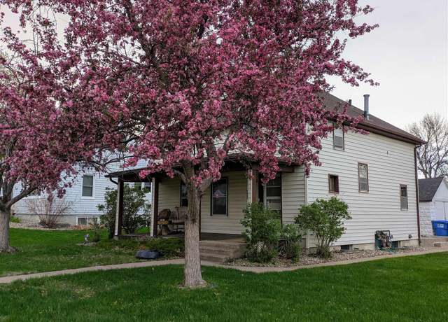 Property at 1426 E 17th St, Sioux Falls, SD 57104, 4 beds, 2 baths