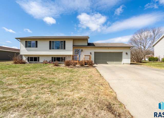 Property at 801 Candy Ln, Canton, SD 57013, 4 beds, 2 baths