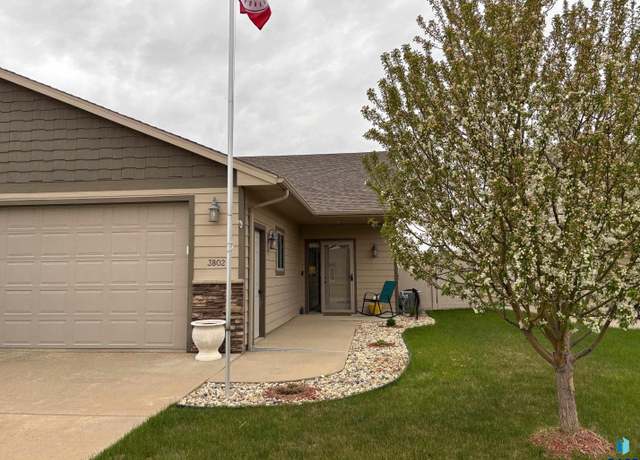 Property at 3802 E Brewster St, Sioux Falls, SD 57108, 3 beds, 2 baths