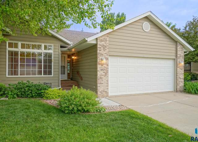 Property at 1601 E 63rd St, Sioux Falls, SD 57108, 3 beds, 2 baths