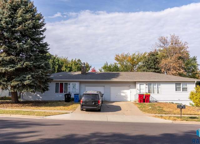 Property at 4805 S Baha Ave, Sioux Falls, SD 57106, 4 beds, 4 baths