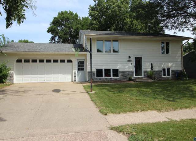 Property at 208 E Marialane Dr, Brandon, SD 57005, 4 beds, 2 baths