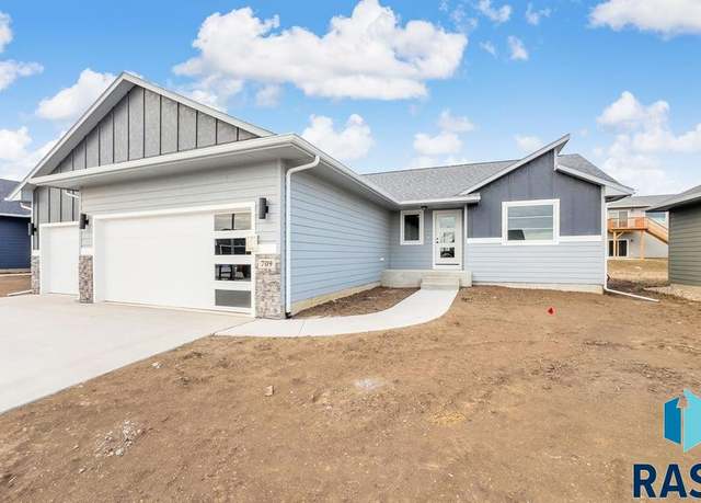 Property at 709 N Union Ave, Sioux Falls, SD 57110, 2 beds, 2 baths