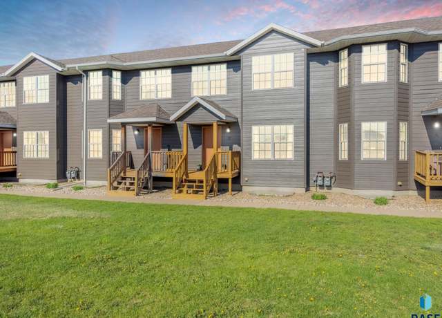 Property at 1812 S Mulberry Ave Unit B, Brandon, SD 57005, 4 beds, 2.5 baths