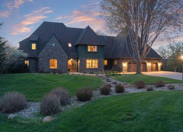 Property at 1705 N Deer Hollow Cir, Sioux Falls, SD 57110, 6 beds, 5.5 baths