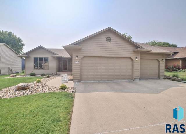 Property at 4109 S Bond Ave, Sioux Falls, SD 57103, 4 beds, 3 baths
