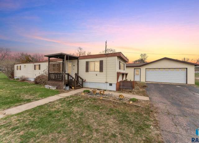 Property at 710 E 4th St, Dell Rapids, SD 57022-2014, 2 beds, 1 bath