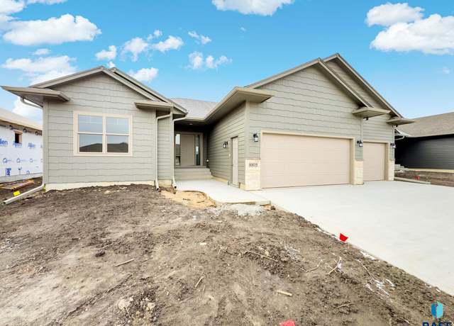 Property at 8805 W Rathburn St, Sioux Falls, SD 57106, 2 beds, 2 baths