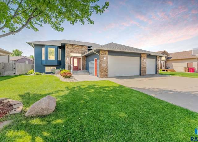 Property at 4005 W 88th St, Sioux Falls, SD 57108, 5 beds, 3 baths