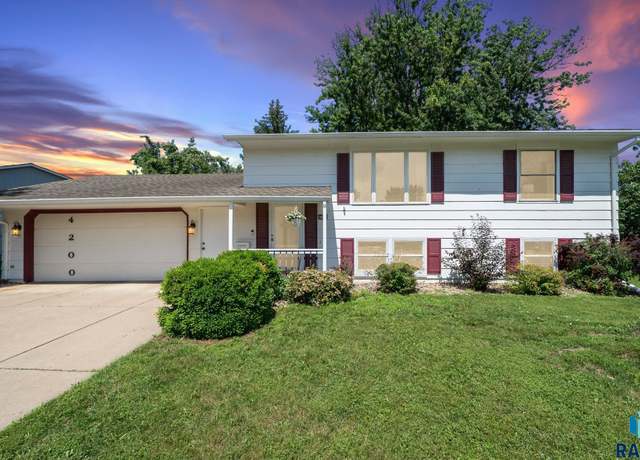 Property at 4200 S Palisade Ln, Sioux Falls, SD 57106, 3 beds, 2 baths
