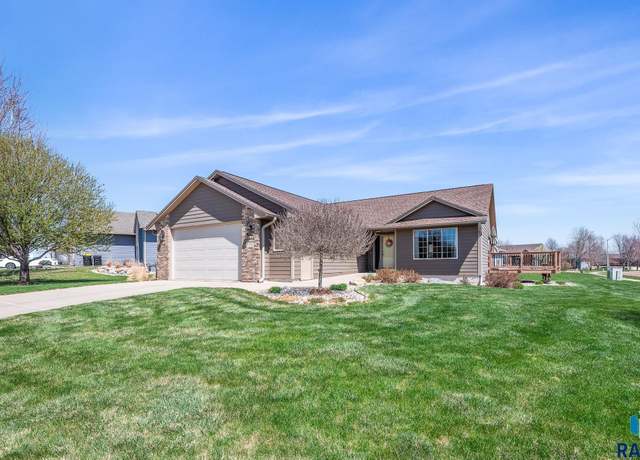 Property at 3426 S Alpine Ave, Sioux Falls, SD 57110, 4 beds, 2.5 baths