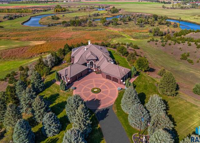 Property at 40580 250th St, Mitchell, SD 57301, 5 beds, 6 baths