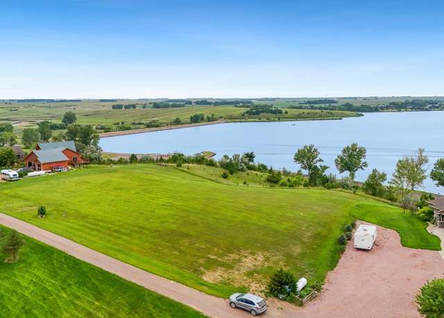 Property at 26165 Sunset Ct, Canistota, SD 57012