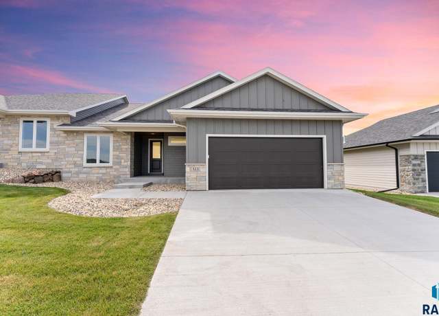 Property at 513 N Wildcat Dr, Sioux Falls, SD 57110, 3 beds, 3 baths