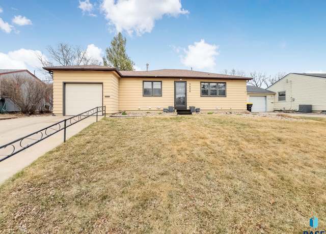 Property at 3008 E Claudette Dr, Sioux Falls, SD 57103, 3 beds, 2 baths