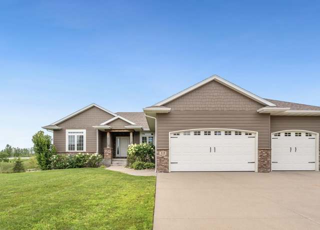 Property at 413 E 77th St, Sioux Falls, SD 57108, 6 beds, 3 baths
