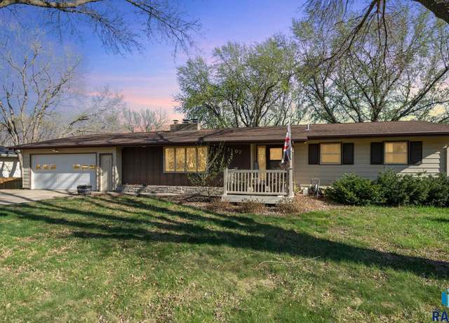 Property at 1107 E Lark St, Brandon, SD 57005, 4 beds, 3 baths