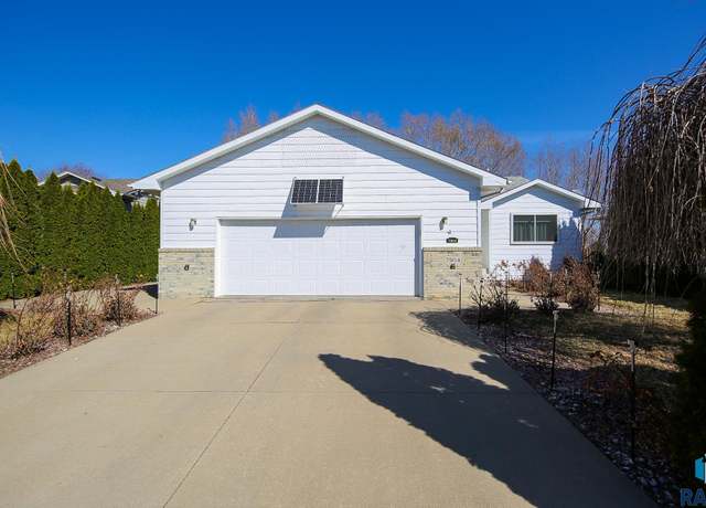 Property at 7904 W Eli Ct, Sioux Falls, SD 57106, 3 beds, 2 baths