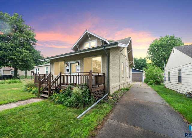 Property at 1708 W 22nd St, Sioux Falls, SD 57105, 4 beds, 2 baths
