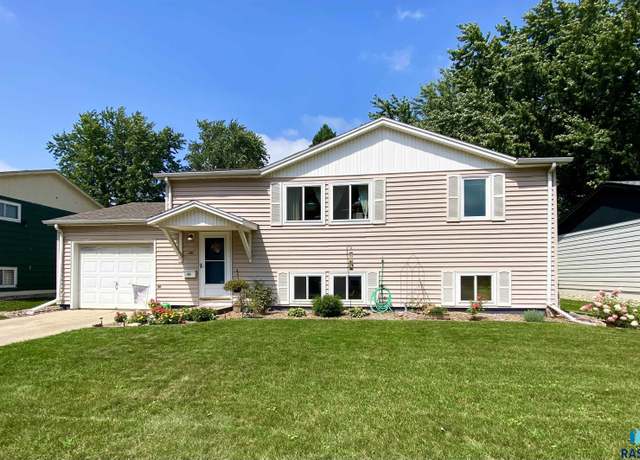 Property at 4016 E 23rd St, Sioux Falls, SD 57103-3533, 4 beds, 2 baths