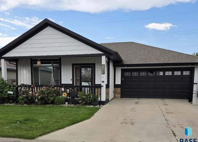 Property at 305 S Spring Pl, Brandon, SD 57005, 5 beds, 3 baths