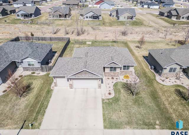 Property at 3516 E Brewster St, Sioux Falls, SD 57108, 4 beds, 3 baths