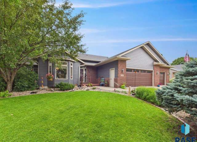 Property at 605 S Palmer Dr, Brandon, SD 57005, 4 beds, 3 baths