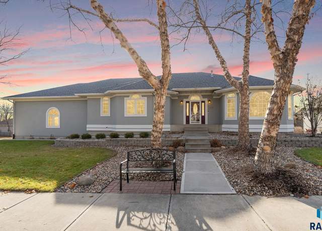Property at 417 E Meadowlark Cir, Brandon, SD 57005, 4 beds, 3 baths