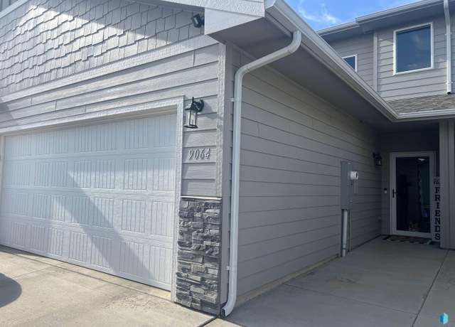 Property at 9064 W Ark Pl, Sioux Falls, SD 57106, 3 beds, 2.5 baths