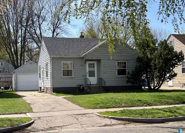 Property at 1307 S West Ave, Sioux Falls, SD 57105, 3 beds, 2 baths