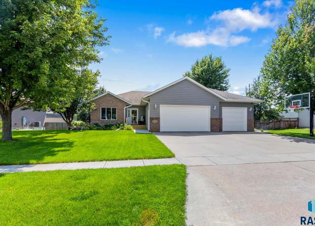Property at 2413 E Trevino Ln, Brandon, SD 57005, 4 beds, 3 baths