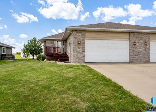 Property at 4605 W Graceland Ct, Sioux Falls, SD 57106, 4 beds, 3 baths