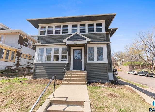 Property at 227 N Spring Ave, Sioux Falls, SD 57104, 5 beds, 3 baths