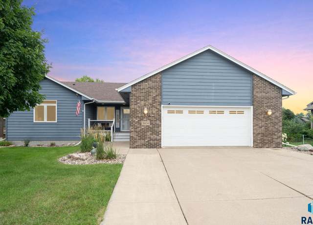 Property at 3604 W 90th St, Sioux Falls, SD 57108, 4 beds, 3 baths