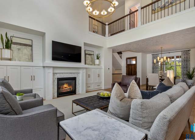 Property at 1408 S Scarlet Oak Trl, Sioux Falls, SD 57110, 5 beds, 4.5 baths