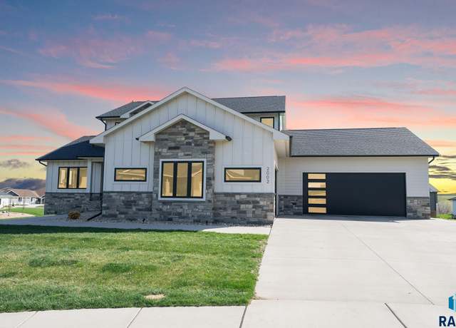 Property at 2002 S Meadowview Cir, Sioux Falls, SD 57110, 6 beds, 4 baths