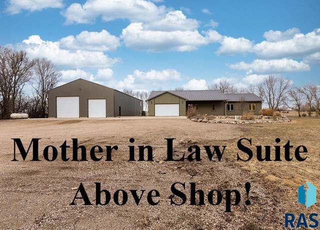 Property at 26751 465th Ave, Hartford, SD 57033, 4 beds, 4 baths