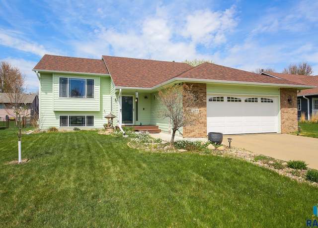 Property at 3219 S Grace Ave, Sioux Falls, SD 57103, 3 beds, 3 baths