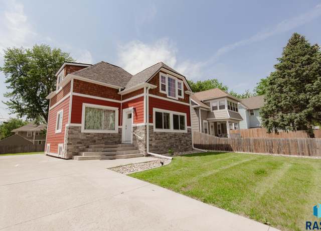 Property at 1309 S Spring Ave, Sioux Falls, SD 57105, 3 beds, 2.5 baths