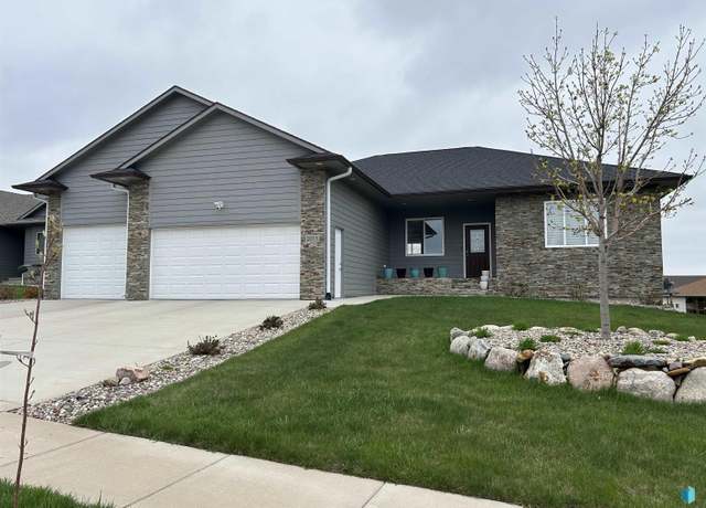 Property at 1013 N Danielle Dr, Sioux Falls, SD 57103, 5 beds, 4 baths