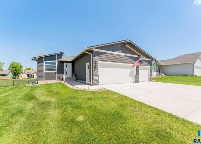 Property at 812 Sarah C Cir, Garretson, SD 57030, 5 beds, 3 baths