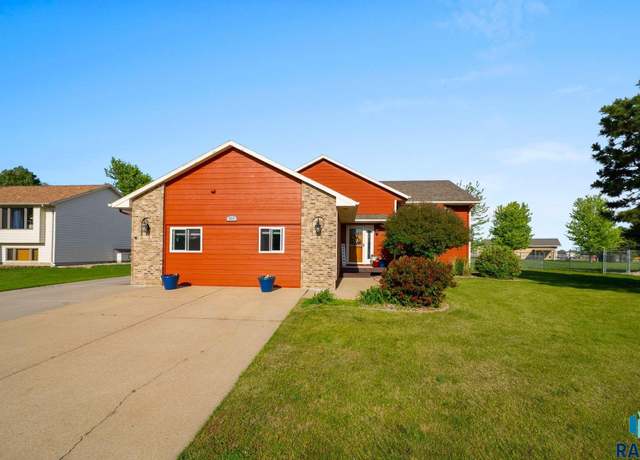 Property at 510 S Mary Dr, Tea, SD 57064, 5 beds, 4 baths