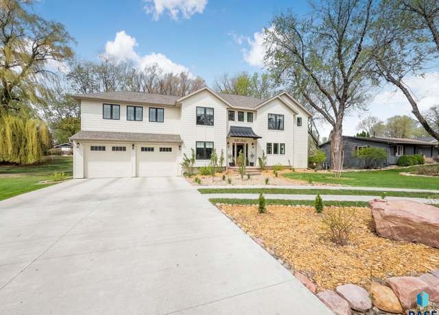 Property at 2841 E Old Orchard Trl, Sioux Falls, SD 57103-4359, 6 beds, 3.5 baths