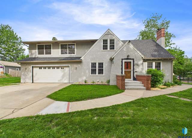 Property at 1816 S Main Ave, Sioux Falls, SD 57105, 4 beds, 2.5 baths
