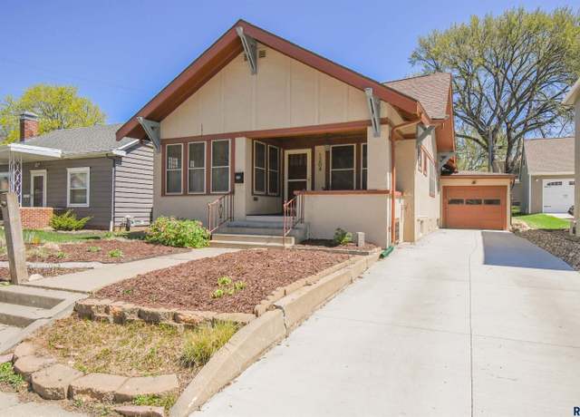 Property at 1204 S Main Ave, Sioux Falls, SD 57105, 3 beds, 2 baths