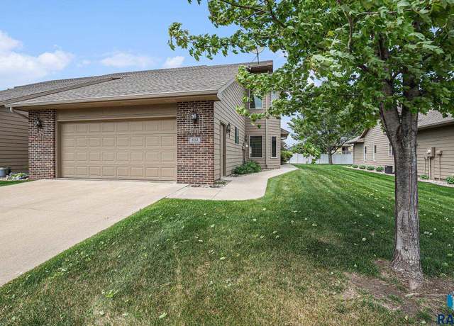 Property at 3512 W 91st St, Sioux Falls, SD 57108, 3 beds, 3 baths