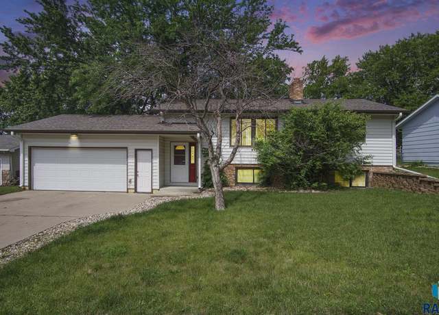 Property at 204 E Lotta St, Sioux Falls, SD 57105, 4 beds, 2 baths