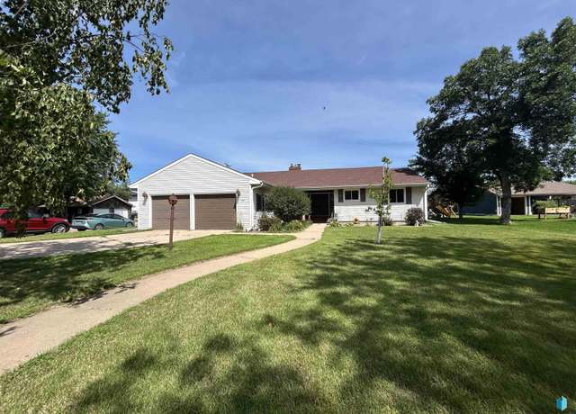 Property at 501 E 4th St, Parker, SD 57053, 3 beds, 2 baths