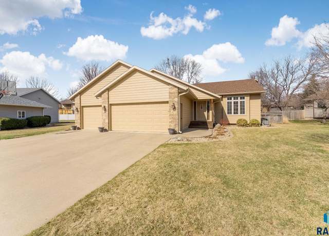 Property at 1405 S Deerberry Trl, Sioux Falls, SD 57106, 5 beds, 3 baths