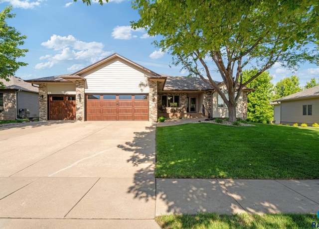 Property at 2621 S Rutgers Ave, Sioux Falls, SD 57106, 4 beds, 3 baths